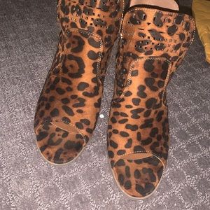 Leopard shoes